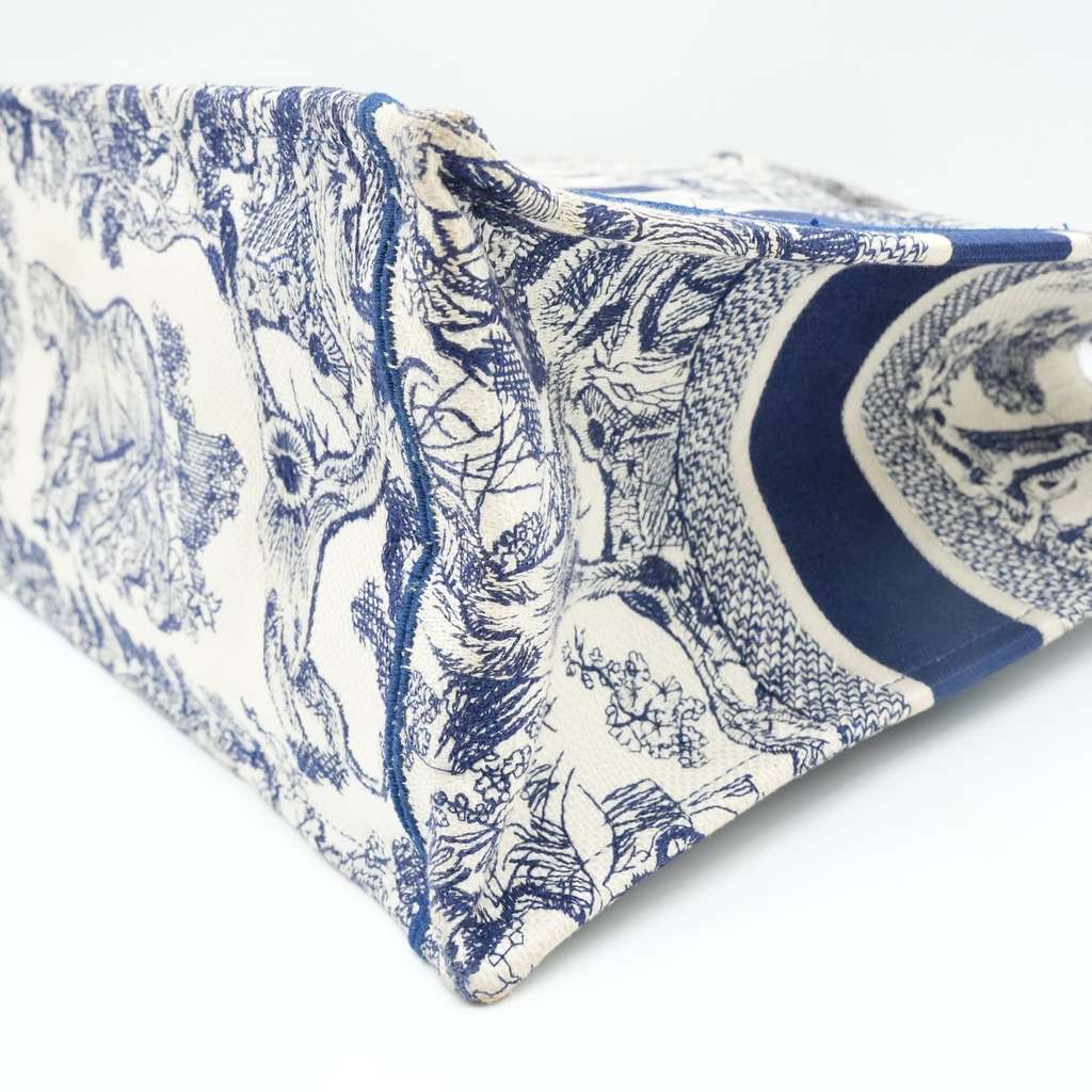 Dior Medium Dior Book Tote Blue and Ecru Toile de Jouy Reverse Embroidery - Detail 2