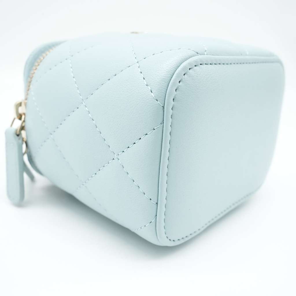 Chanel Mini Top Handle Vanity Case With Chain Light Blue Quilted Lambskin - Detail 2