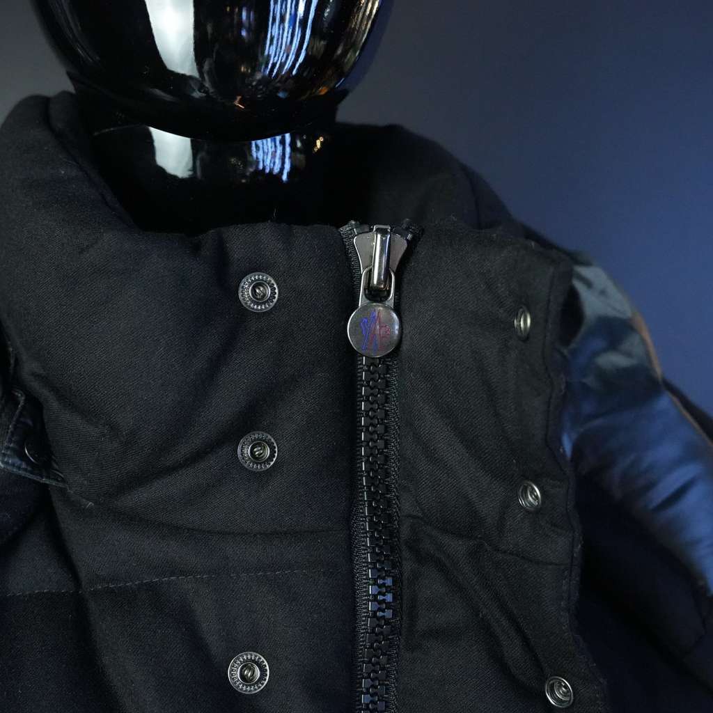 Moncler Vezere Puffer Jacket Black Size 4 - Side view