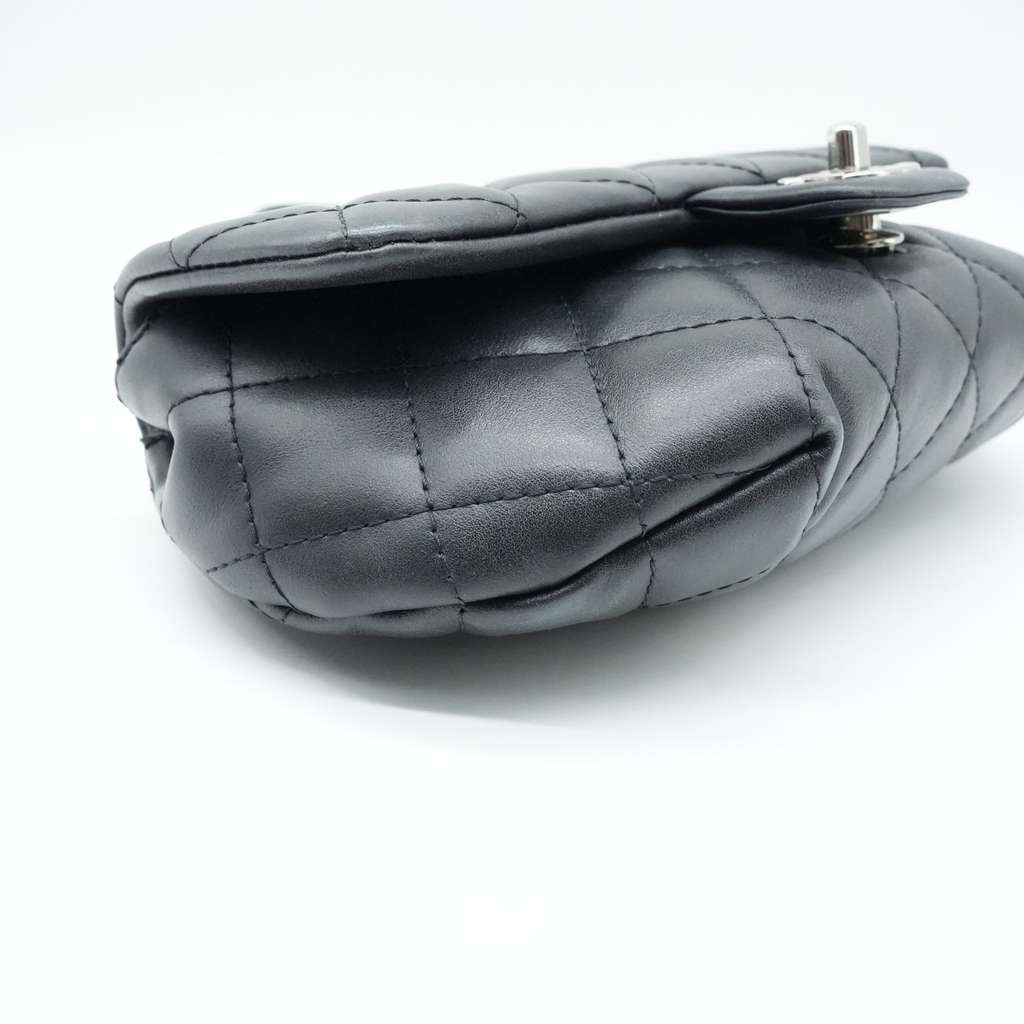 Chanel CC Uniform Flap Belt Bag Calfskin Quilted Black 31825284 - Detail 2