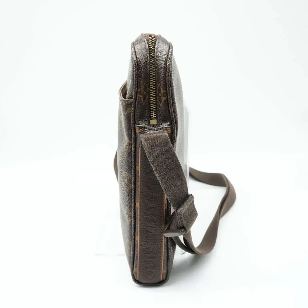 Louis Vuitton Messenger Bag Monogram Canvas Brown Brown Canvas Fair - Model View